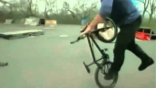 Espectaculares acrobacias en bicicleta  videos sorprendentes [upl. by Yelekreb]