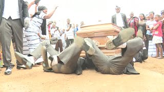 Os carregadores de caixão dançarinos que alegram funerais em Gana [upl. by Suhail73]