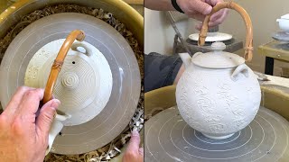 450 TrimmingAssembling a Large Roller Texture Teapot with HsinChuen Lin 林新春 滾花提樑大壺修坯壺嘴壺把粘接示範 [upl. by Kinsman650]