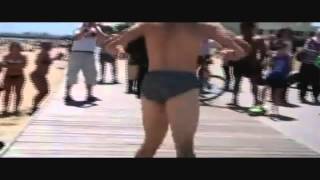 Il danse sur LMFAO à la plage et assure le spectacle [upl. by Pradeep]