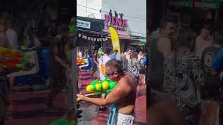 Songkran Festival 2025 💧 Sei auch du dabei und erlebe das Wasserfest in Thailand 🇹🇭 [upl. by Azeria]