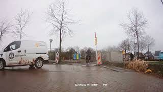 Fietsers afstappen [upl. by Launce]