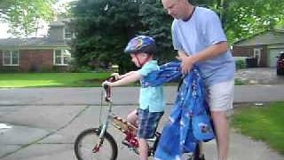 Teach your child to ride a bike with a bedsheet [upl. by Denice]