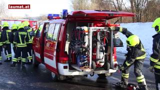 Drei Verletzte bei Verkehrsunfall in Ansfelden [upl. by Enirak]