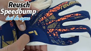 Guantes de portero Reusch Attrakt Speedbump test de agua [upl. by Nehpets]