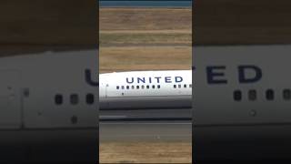 United Airlines B737900er Landing at Portland Airport [upl. by Adnilg]