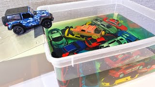 Kinsmart Diecast cars falling into green water [upl. by Delainey]