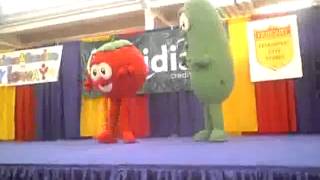 Veggie Tales theme song quotKidsfest Desmoines Iowaquot 2012 [upl. by Zandra]