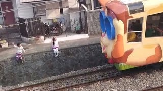 珍しいケーブルカーの踏切Funicular Crossing 2 子ども達危ないよ鳥居前1号踏切 [upl. by Lorelle]