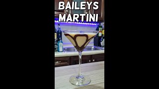 ¿Cómo Preparar El BAILEYS MARTINI 🍸  Coctel Muy Fácil de Preparar Short [upl. by Adaliah]