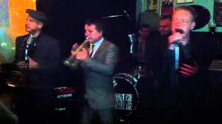 Suggs singing See You Later Alligator with Sugar T and the Swells [upl. by Ennire]