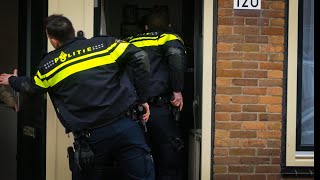 Woninginval Politie met spoed naar een schietpartij aan de Breitnerstraat in Dordrecht [upl. by Ailsun]