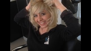 The professional way to use velcro Rollers TIPS stylist Amal Hermuz hair tv [upl. by Wilmar]