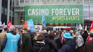 Casino les salariés du groupe manifestent devant le siège de SaintEtienne  AFP Images [upl. by Neyr]