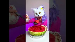 Wie essen Katzen Wassermelonen 🍉 Wassermelone Katze lustig [upl. by Washburn241]