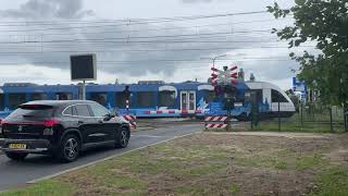 Spoorwegovergang Almelo  Dutch railroad crossing [upl. by Ybok]