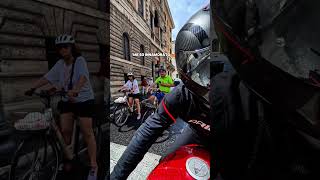 Attenzione ciclista felice in arrivo Alla fine si è scordato di fare la foto 😂 shortvideoshorts [upl. by Llertnek]