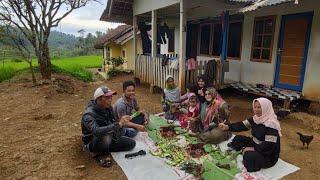 Nikmatnya  Makan Nasi Liwet Bareng Orang Kota Saat Main Ke Desa Lalapan Pete Sambal Dadakan [upl. by Phipps]