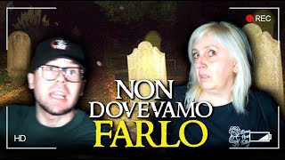 SIAMO TERRORIZZATI NOTTE NEL CIMITERO MALEDETTO [upl. by Yrdnal]