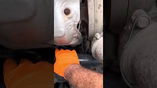 Replacing crankcase filter in DD15 DD13 in Cascadia Freightliner [upl. by Trellas447]