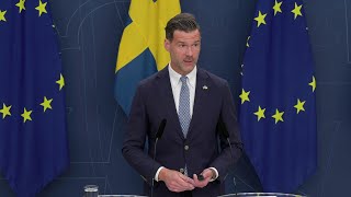 Regeringen presenterar en nyhet om Sveriges stöd till Ukraina [upl. by Dever403]