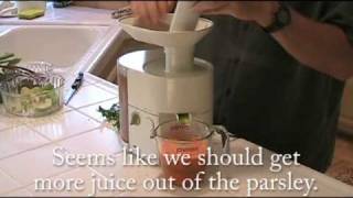 Braun Mp80 Juicer  Centrifugal Juicer Review [upl. by Jermaine]