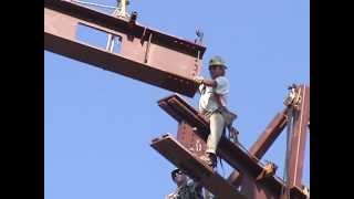 Leslie Dan Erection of a Major Steel Beam at the Roof of the Atrium [upl. by Nordna]