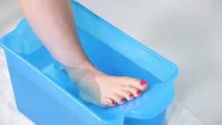 How To Use AnkleAid Ice and Hot Water Ankle Therapy Bath [upl. by Watts]