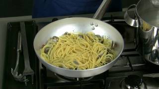 Spaghetti alle vongole [upl. by Daffi424]