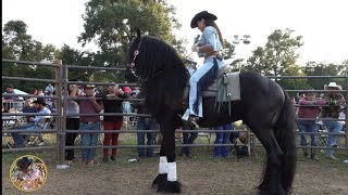 Mujer Hermosa Montando Caballo😍❤ [upl. by Damal879]