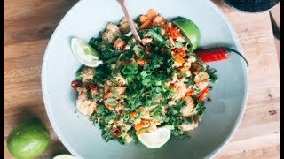 Thais streetfood Khao pad kai gebakken rijst met kip origineel recept [upl. by Canfield]