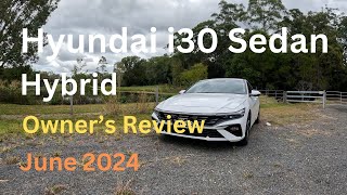 Hyundai i30 Hybrid  Review [upl. by Marguerie]