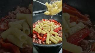 Makaron rigatoni z kiełbaską i papryką [upl. by Amling]