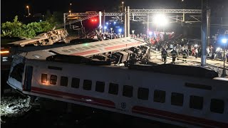 Un accidente de tren en Taiwán deja 22 muertos y más de 170 heridos [upl. by Ajup]