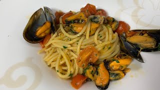 Spaghetti con Cozze e Pomodorini [upl. by Bernita131]