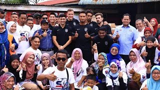 The JDTFamily went to Batu Pahat to help flood victims yesterday [upl. by Fermin]