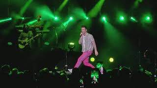 Maroon 5 live at Las Vegas  Animals [upl. by Lerrej]