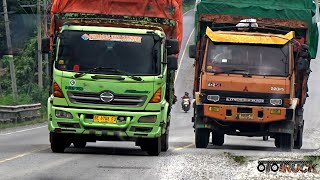 The power of Mitsubishi trucks and Hino trucks with high loads on uphill roads [upl. by Solohcin305]