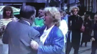 1987 Jordaan Festival op de Elandsgracht in de Jordaan te Amsterdam  oude filmbeelden [upl. by Irtimed]