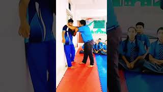 self defense आत्मरक्षा कैसे करे selfdefence shorts viral [upl. by Marlette558]