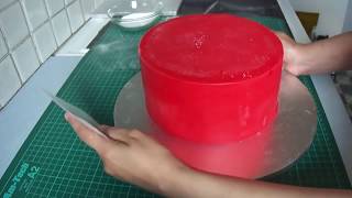 How to get sharp edges on fondant cakes using acetate smoothers [upl. by Nunciata]