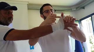 BENDAGGIO FUNZIONALE POLLICE E MANO  Functional taping thumb and hand [upl. by Levesque594]