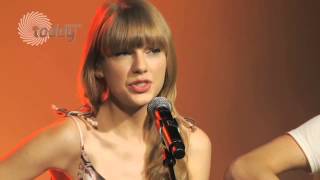 Taylor Swift I Knew You Were Trouble Live Acoustic [upl. by Maegan714]