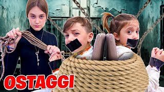 LA NUOVA BABYSITTER SOFÌ CATTIVA RAPISCE FIGLIACHIARA E FIGLIODIEGO E LI TIENE IN OSTAGGIO Piange [upl. by Aseen]