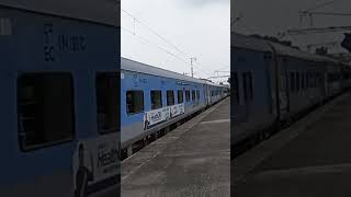 Patna Howrah Jan Shatabdi Express skips at High Speed [upl. by Fernanda]