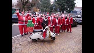 Babbi Natale in Vespa Allegria contagiosa per la città [upl. by Marras904]