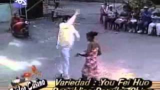 Chino bailando salsa en Cuba [upl. by Inalel]