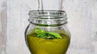 Vraie recette Pesto [upl. by Auqeenahs]