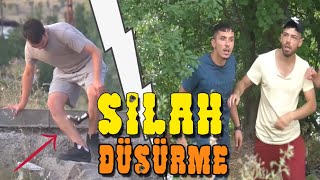 RİSKLİ SİLAH DÜŞÜRME ŞAKASI 2   SİLAHI ÇALDILAR [upl. by Alebasi13]