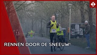 Witte nieuwjaarsloop in Stadskanaal rennen door de eerste sneeuwbui van 2024 [upl. by Suilienroc]